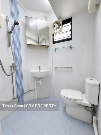 Blk 243 Jurong East Street 24 (Jurong East), HDB 3 Rooms #583578111